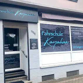 Eingang der Fahrschule KAYAHAN in Duisburg
